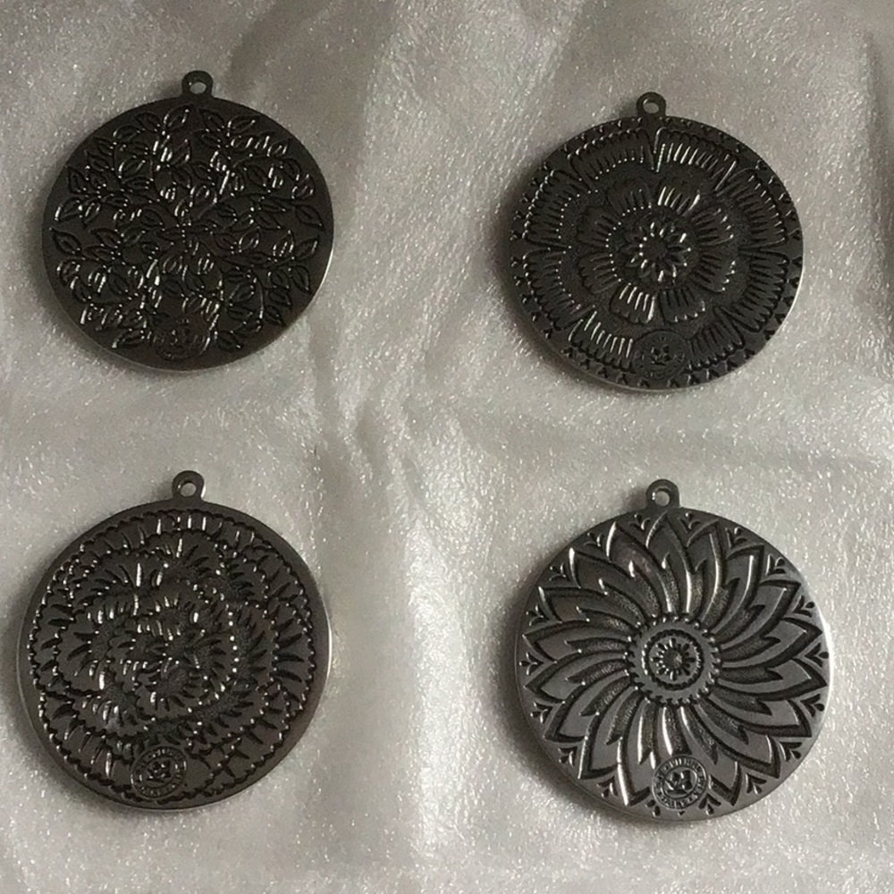 Pierre Deux set of 4 flower metal ornaments